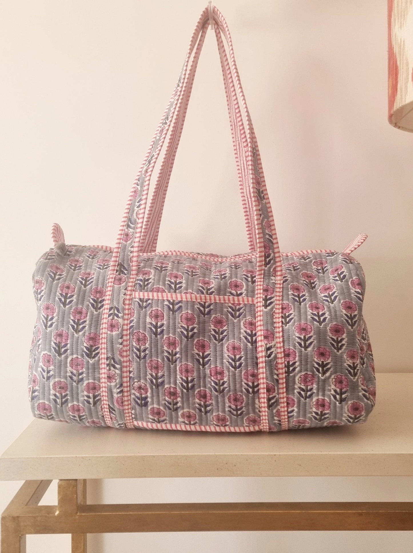 Bolsa de fin de semana - Gris flores - Rayitas rosas y blancas