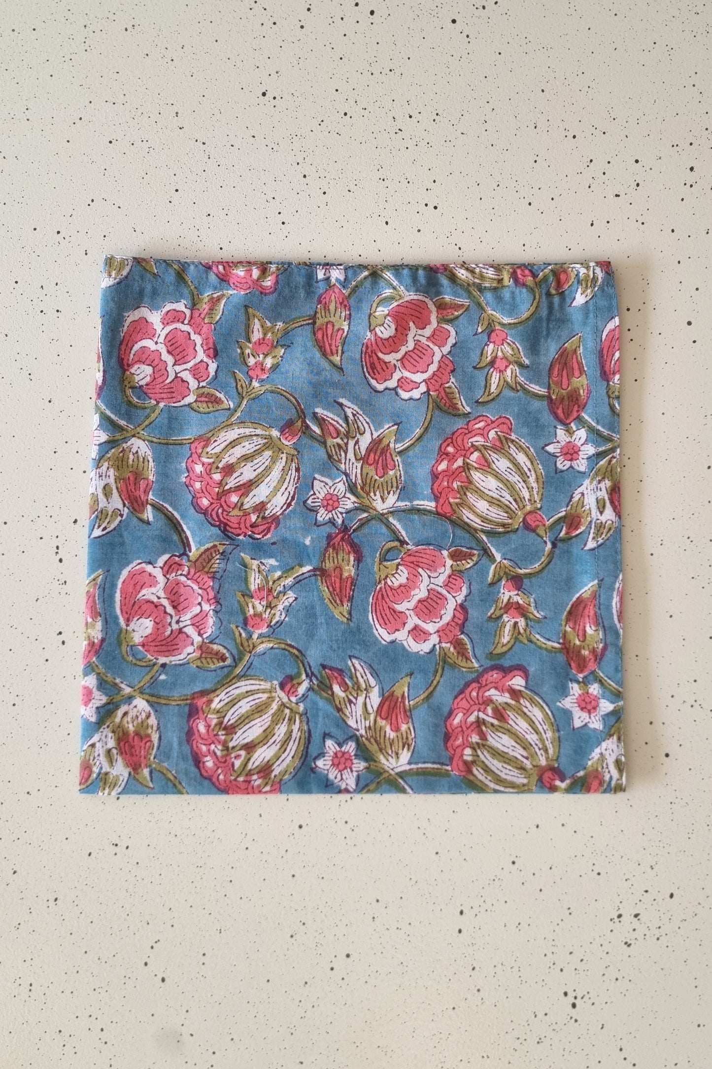 Servilleta N.º6 Azul flores rojas