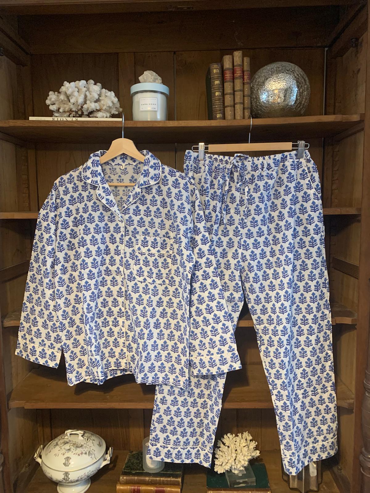 Pijama florecitas azules