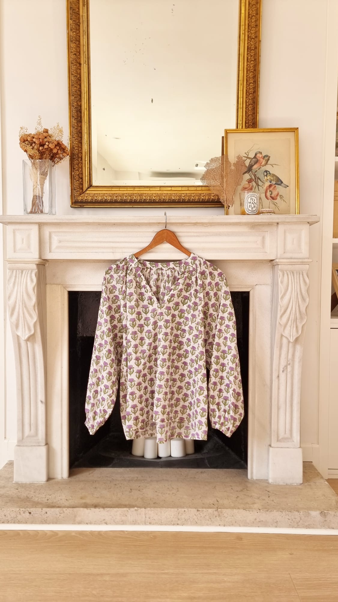 Camisa blanca florecitas malva