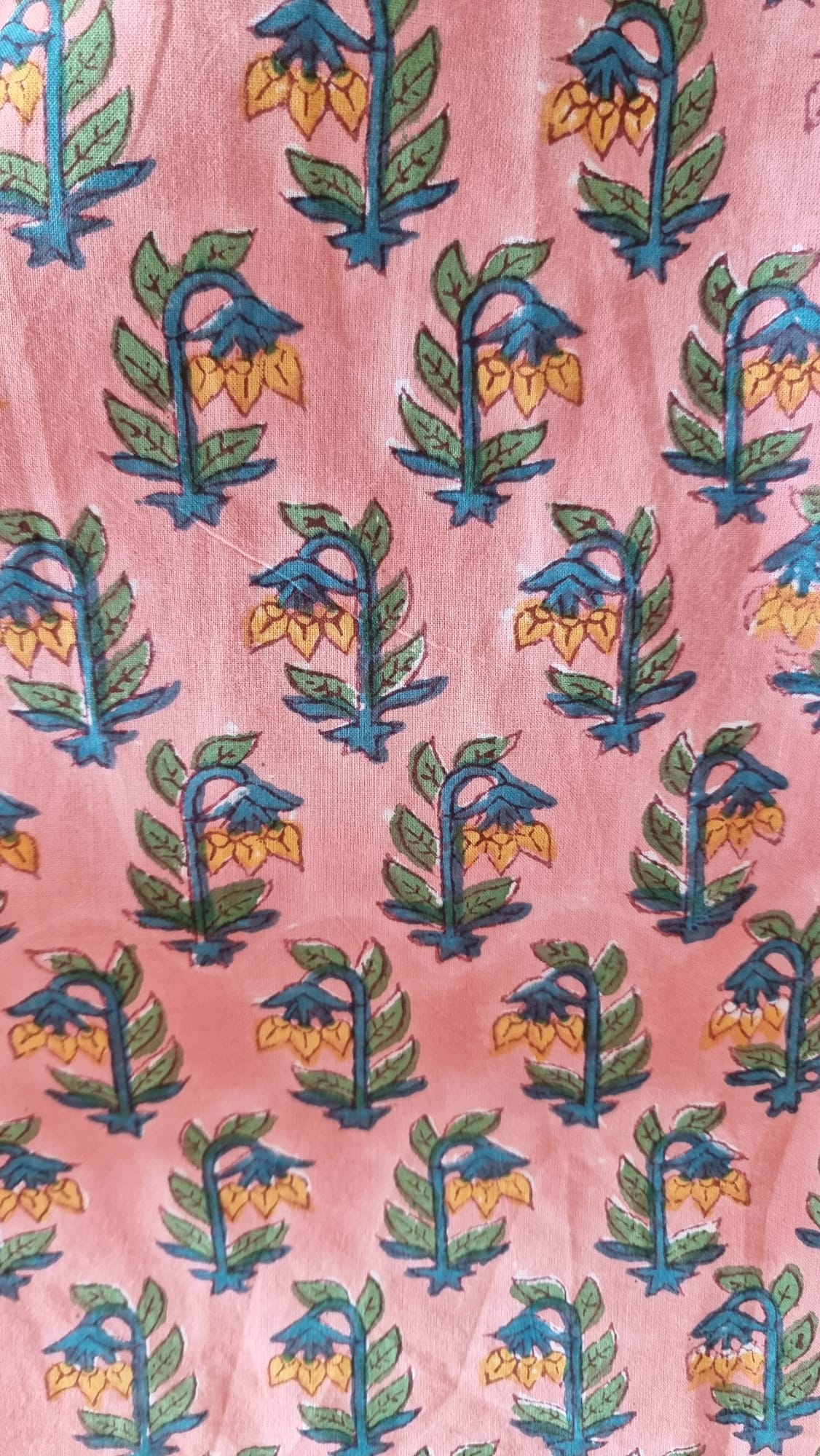 Camisa botones coral con flores