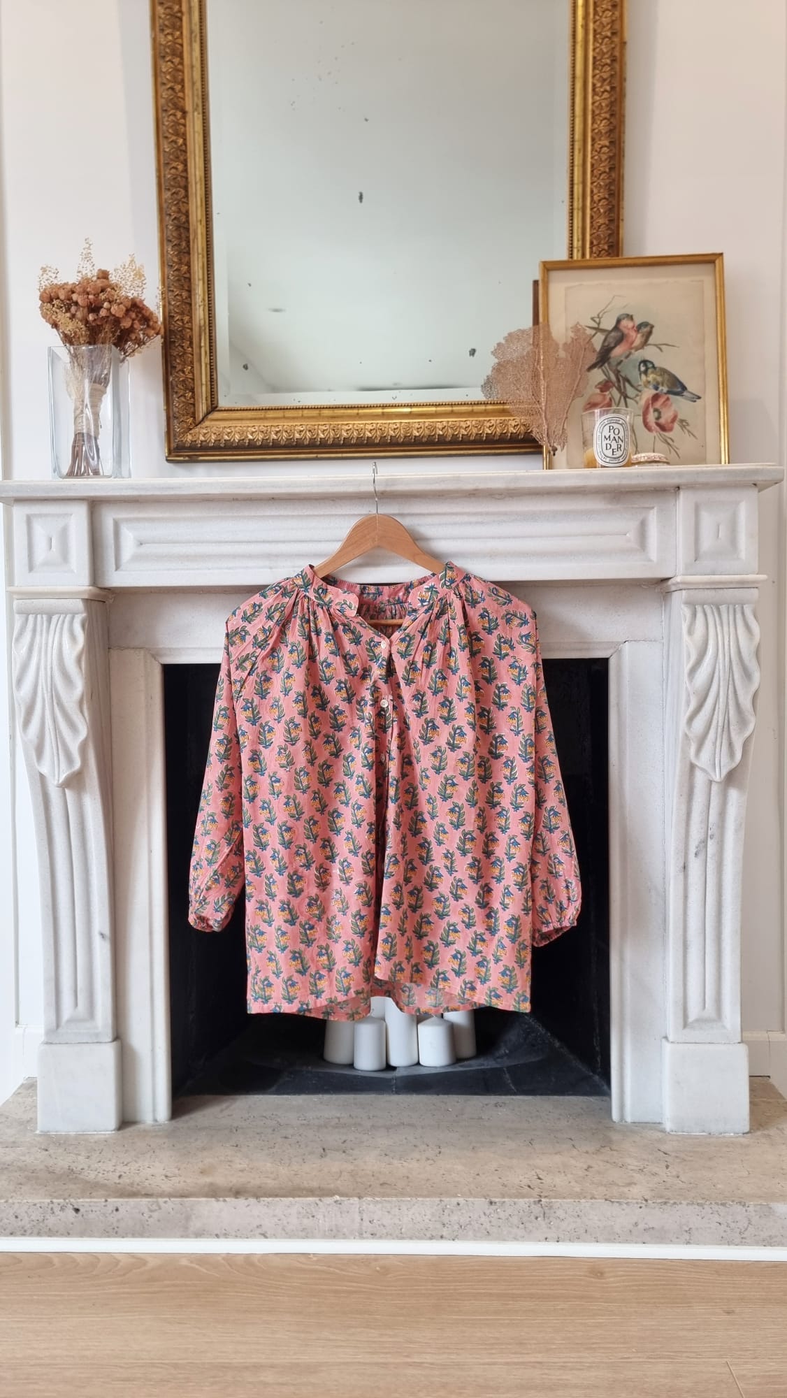 Camisa botones coral con flores