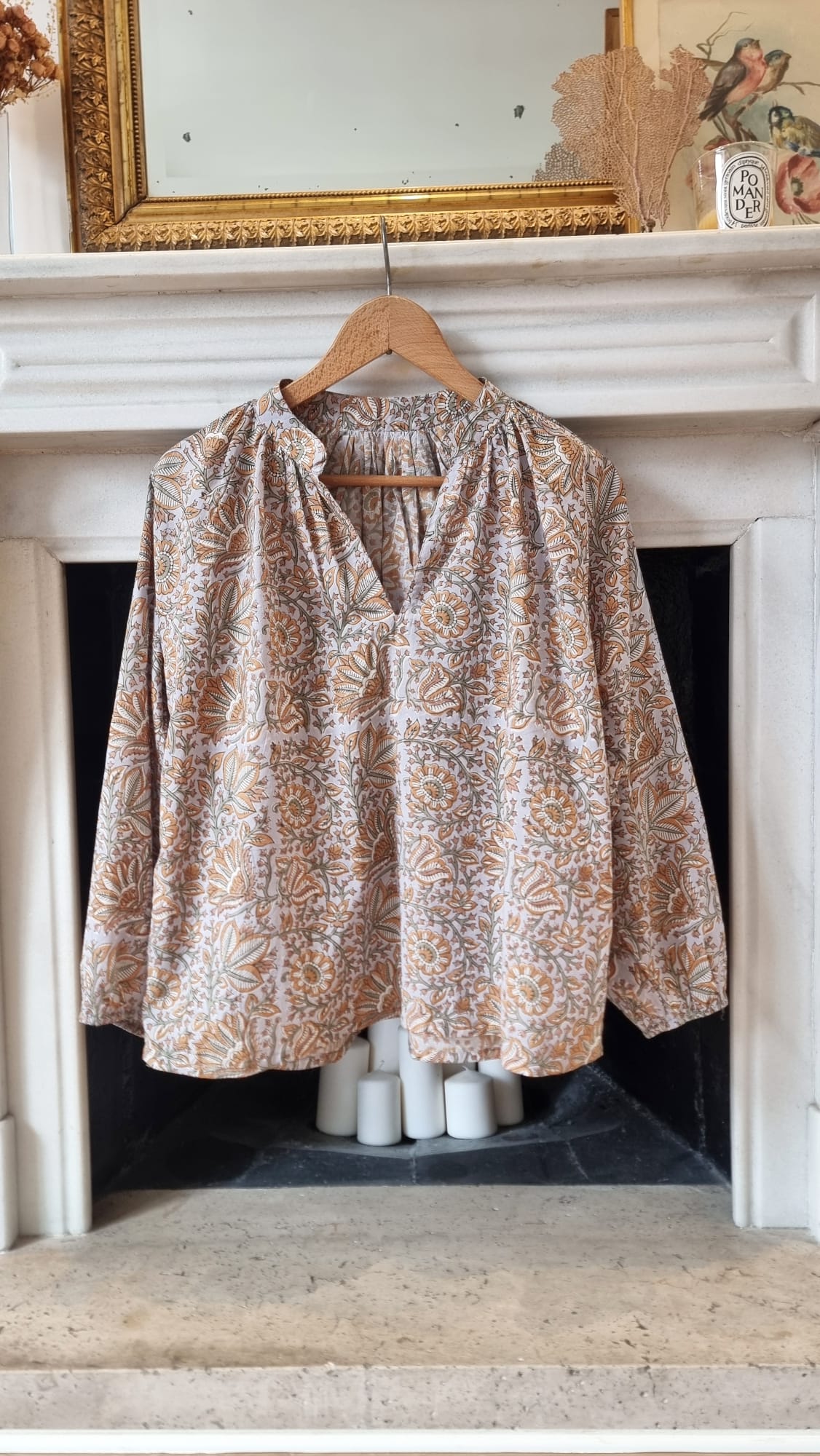 Camisa gris flores biege