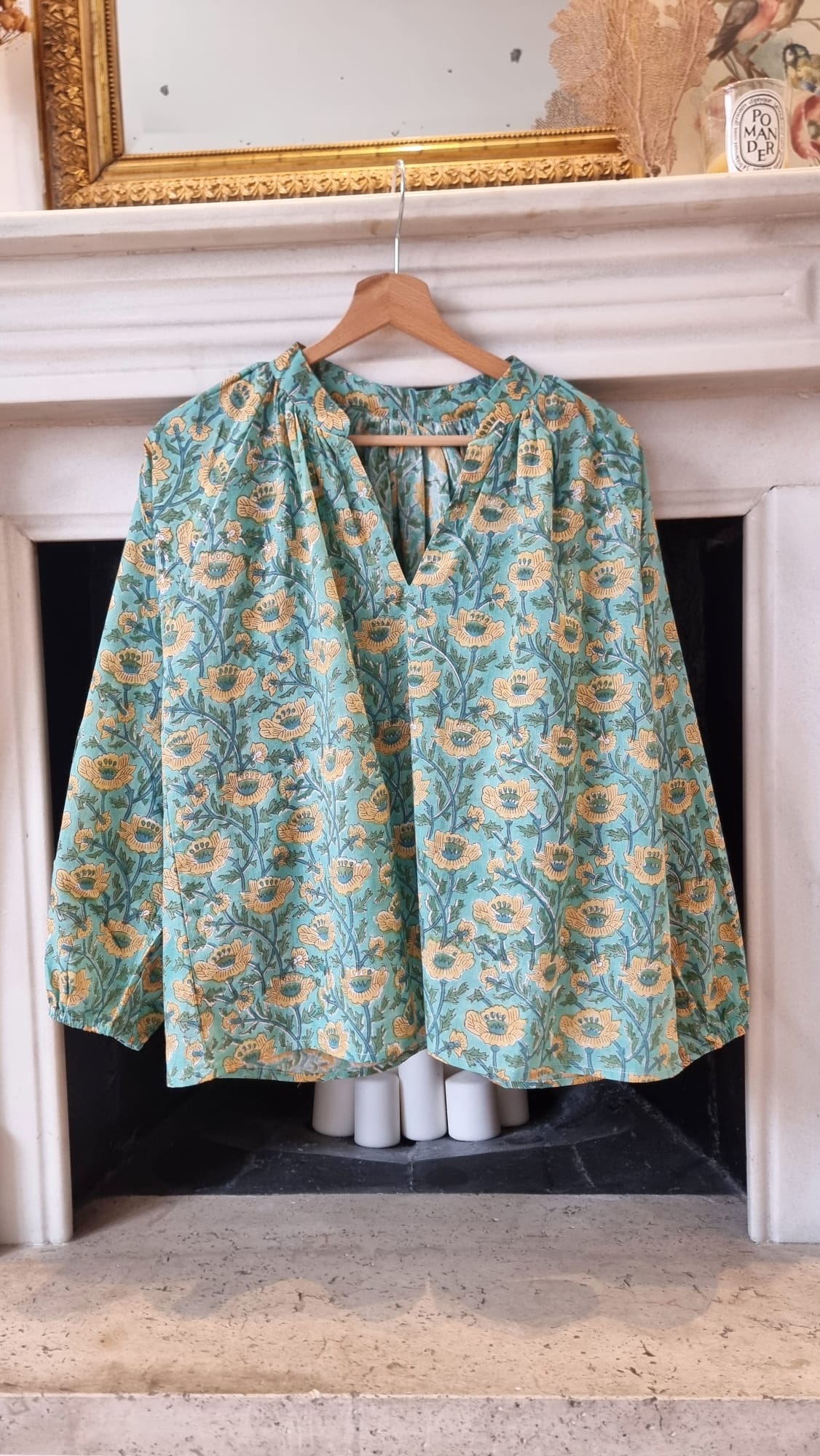 Camisa turquesa flores amarillas