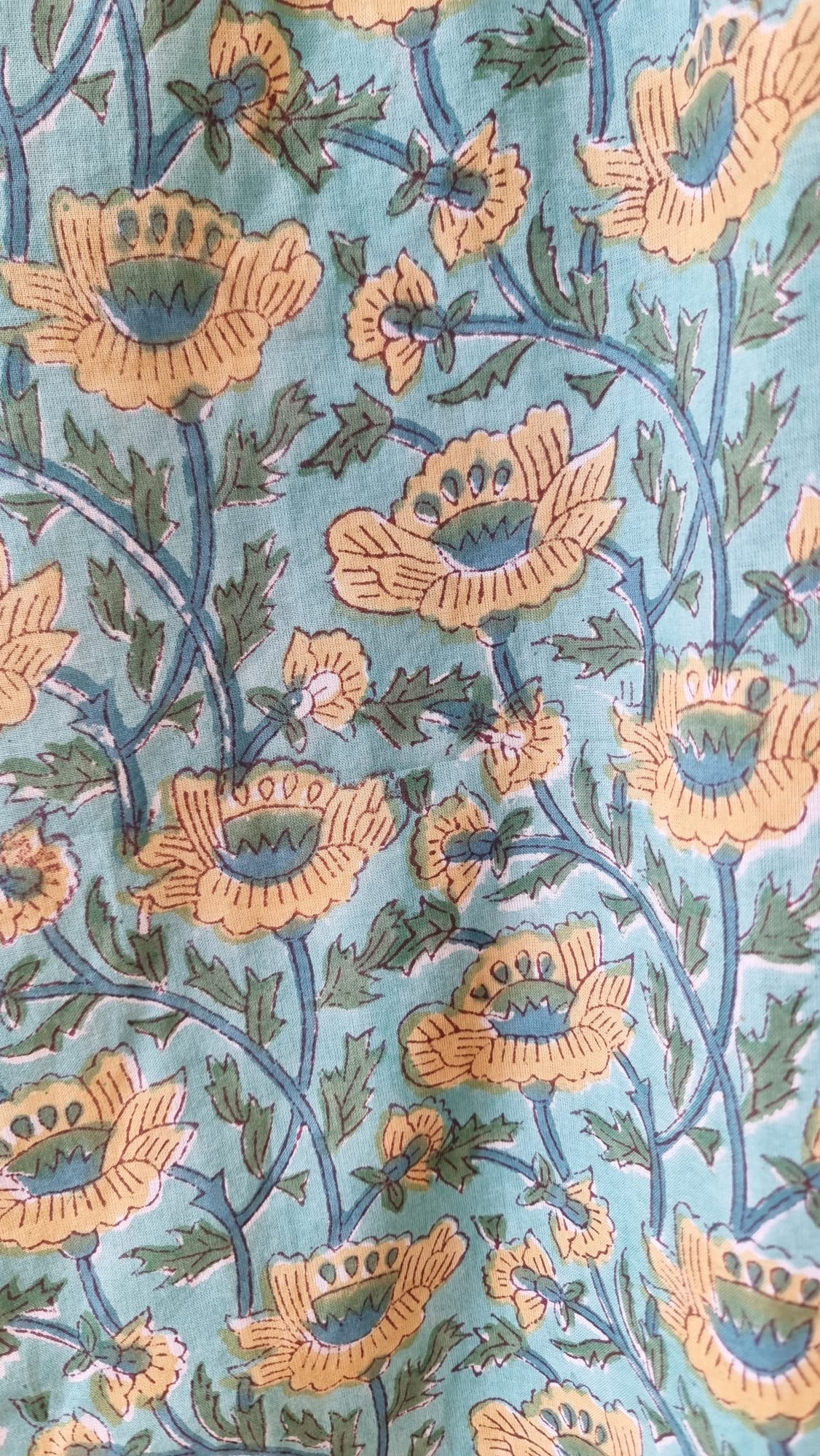Camisa turquesa flores amarillas