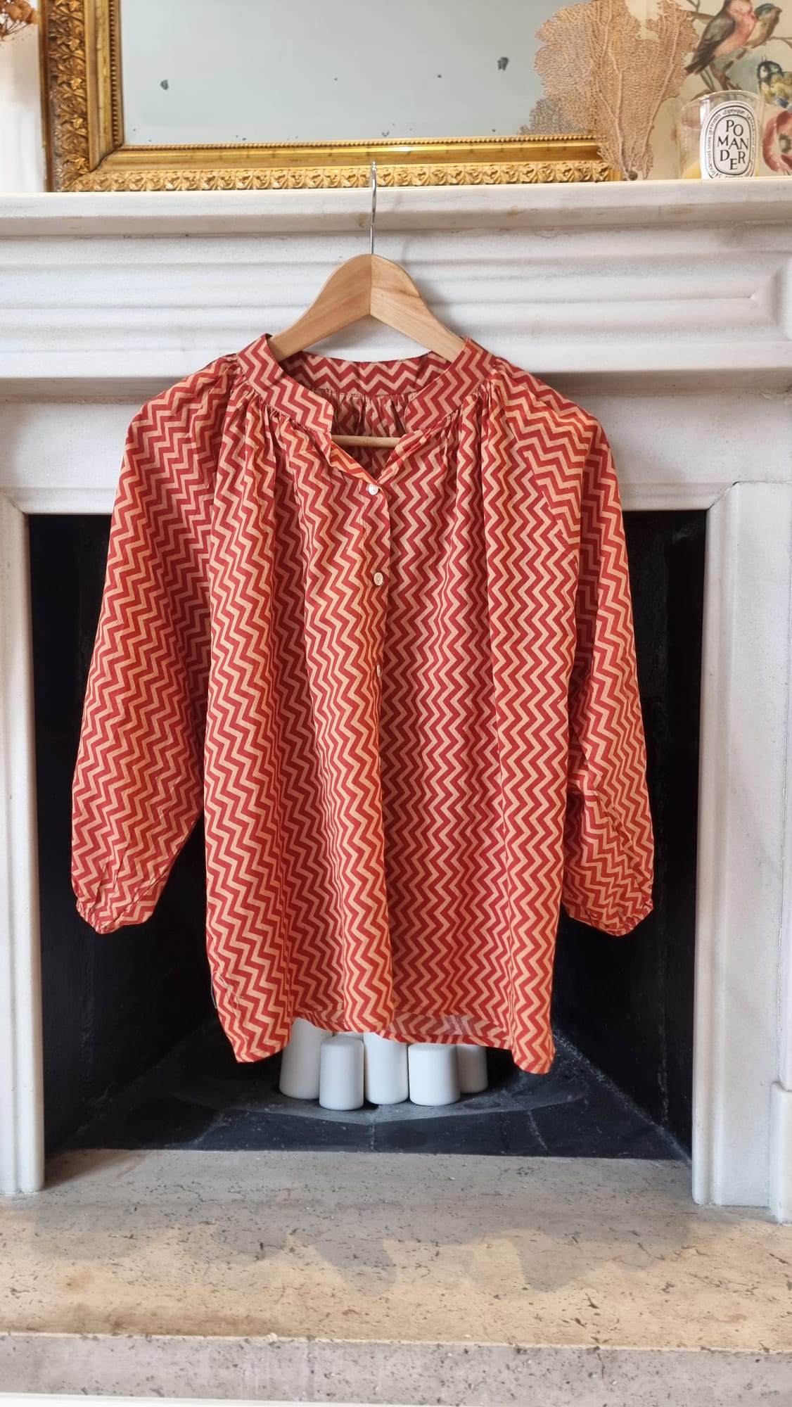 Camisa botones zig zag teja y beige