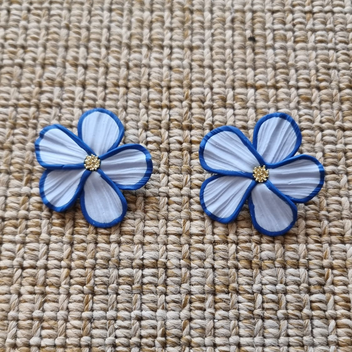 Pendientes FLOR azules + Bolsita de tela