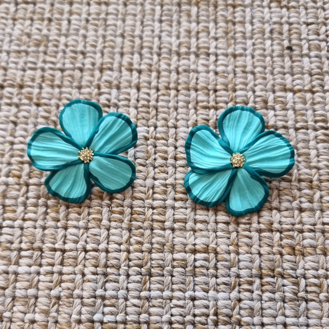 Pendientes FLOR verdes + Bolsita de tela