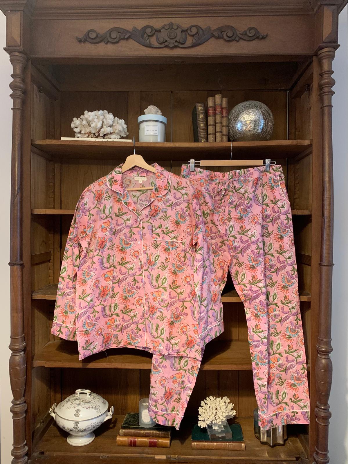 Pijama de flores rosa