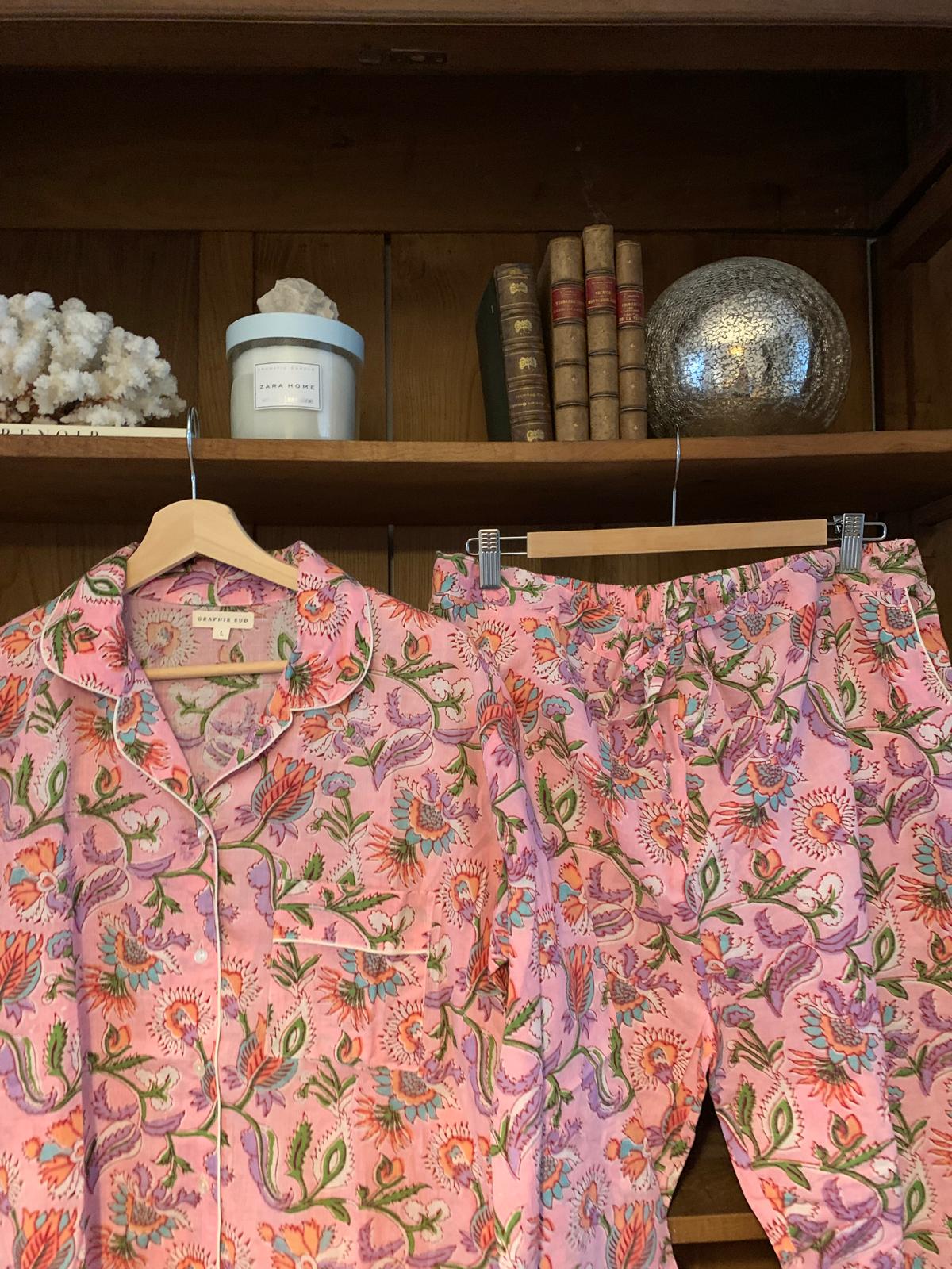 Pijama de flores rosa