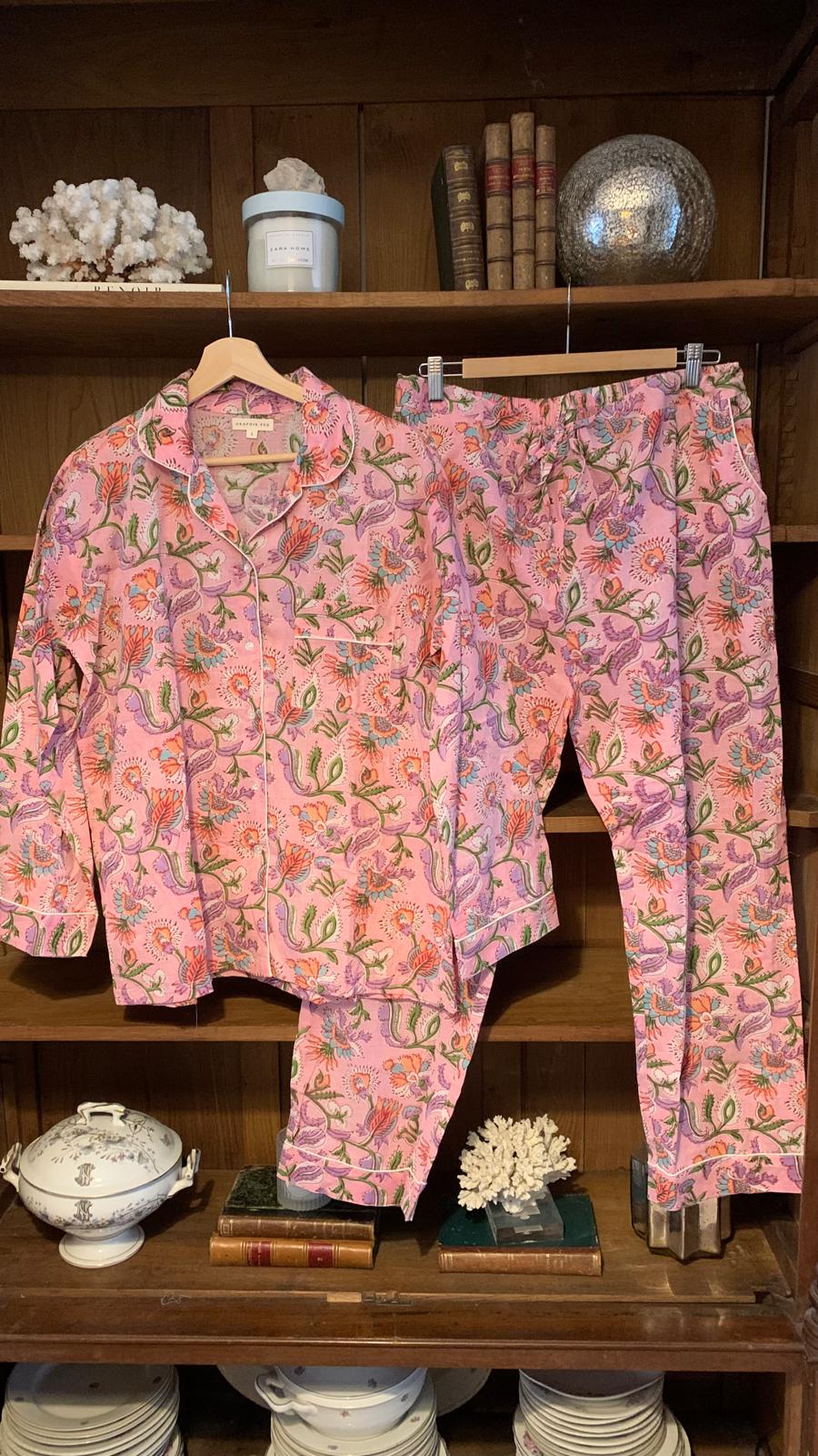 Pijama de flores rosa