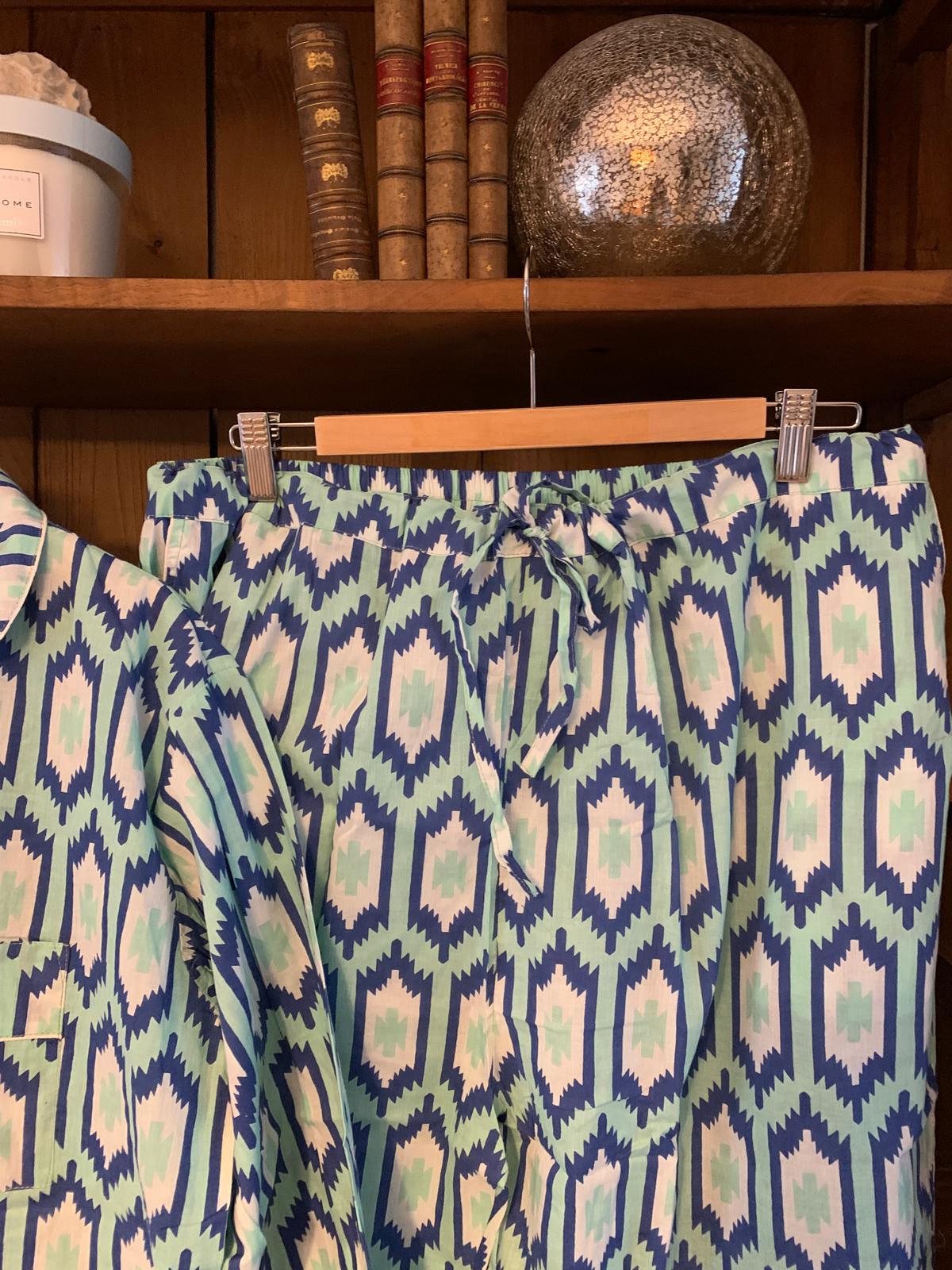 Pijama geométrico azul