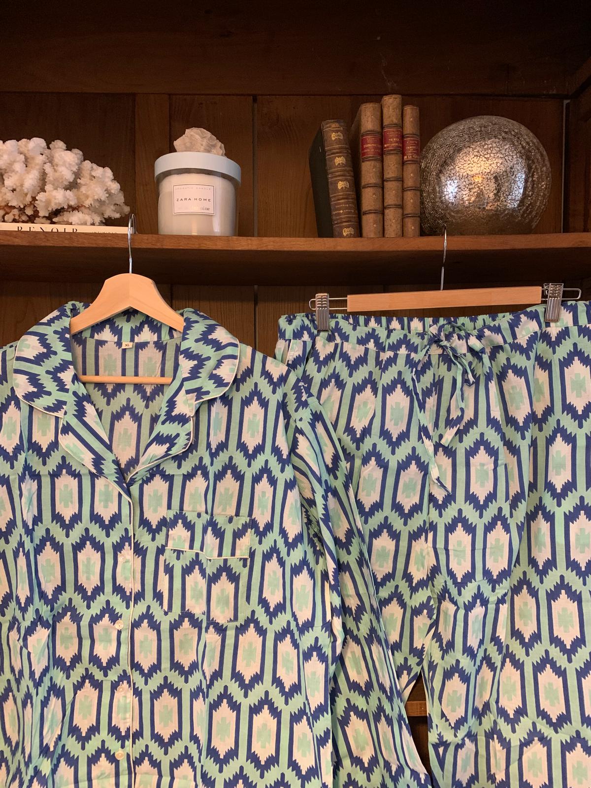 Pijama geométrico azul