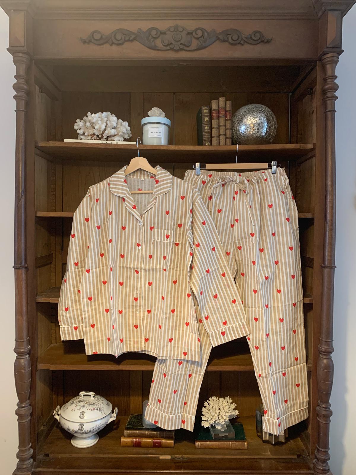 Pijama rayitas beige