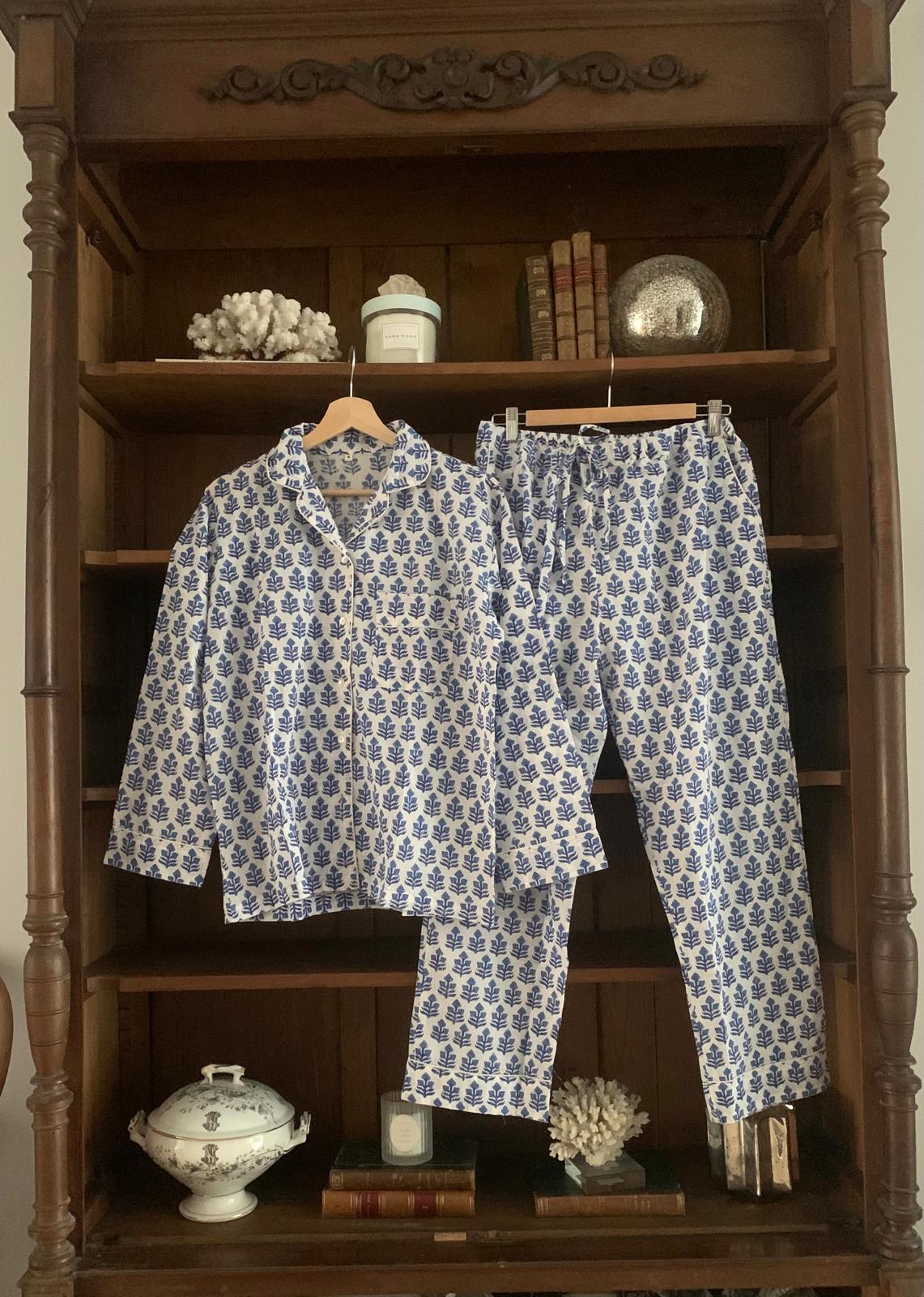 Pijama florecitas azules