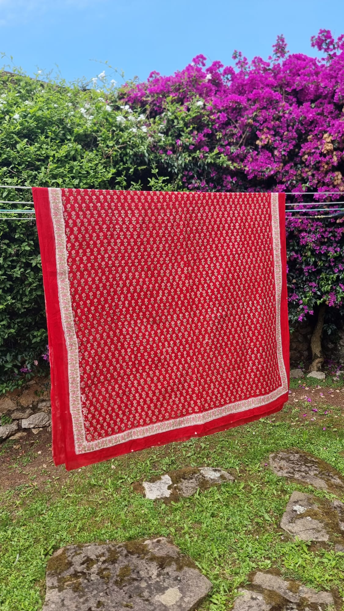 Pareo rojo de flores